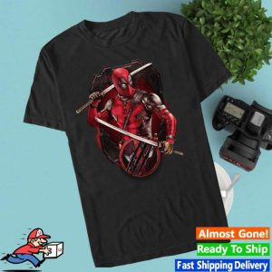 Ign Store Merch Deadpool – Pose Badge – T-Shirt